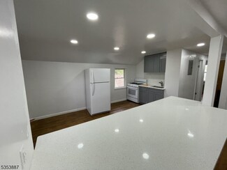 10 Christopher Ct Unit 2, Lodi, NJ 07644