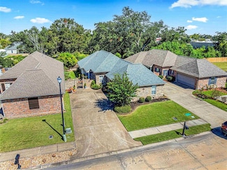176 Pecanwood Dr, Lake Charles, LA 70605
