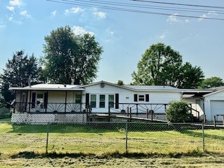 33 Ida St, Buffalo, WV 25033