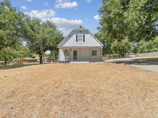 504 E C Ave, Waurika, OK 73573