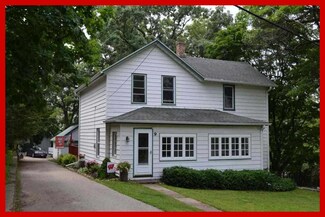 9 E Deerfield St, Deerfield, WI 53531