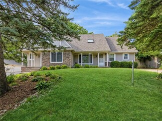 6315 School St, Windsor Heights, IA 50324