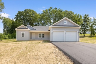 15 Lakewood Rd, East Hampton, CT 06424