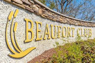 102 N River Club Dr, Beaufort, NC 28516