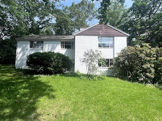 22 Kimlo Rd, Wellesley Hills, MA 02481