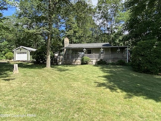 8676 Twin Lake Dr, Kunkletown, PA 18058
