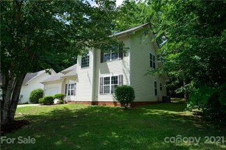 9205 Forest Green Dr, Charlotte, NC 28227