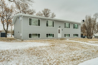 217 Lakota Ave, Center, ND 58530
