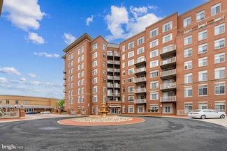 4490 Market Commons Dr Unit 202, Fairfax, VA 22033