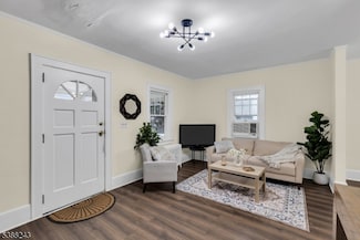 906 Dewitt St, Linden, NJ 07036