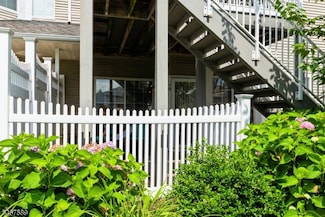 79 Ashley Ct, Bedminster, NJ 07921