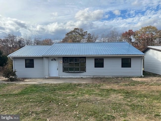 6020 Timber Ridge Rd, Berkeley Springs, WV 25411