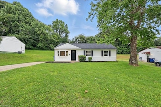 3928 Oak Ridge Dr, Winston Salem, NC 27105