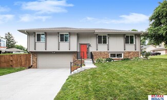 901 Claudine Ave, Papillion, NE 68046