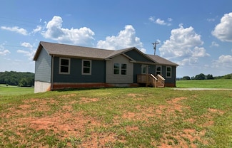 2227 Hendricks Store Rd, Moneta, VA 24121