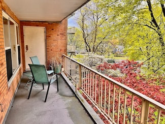 145 Pinckney St Unit 402, Boston, MA 02114