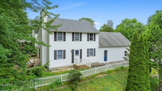 8 Oak Hill Ln, Exeter, NH 03833