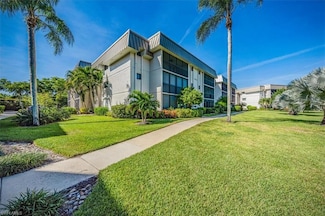 788 Park Shore Dr Unit F20, Naples, FL 34103