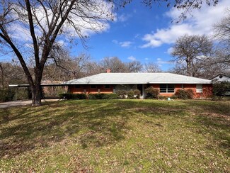402 High School Dr, Grand Prairie, TX 75050