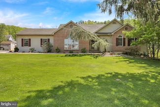 26 W Fairview St, Mohnton, PA 19540
