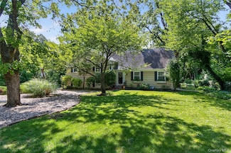 15 The Oaks, Roslyn, NY 11576