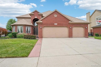 21682 Phoenix Dr, Macomb, MI 48044