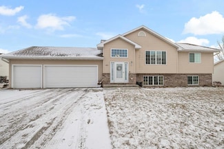 875 25th St NE, Owatonna, MN 55060