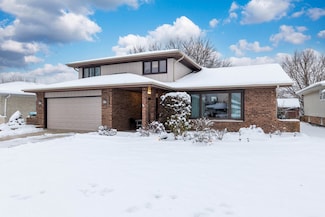 8058 Circle Dr, Palos Hills, IL 60465