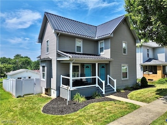 306 Maple St SW, Sugarcreek, OH 44681