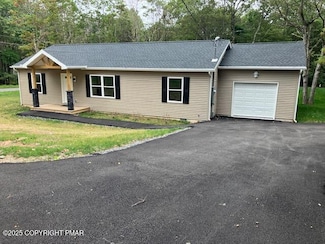 39 Berryman Ln, Albrightsville, PA 18210