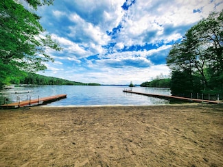 22 Hemlock Ln, Hebron, NH 03241