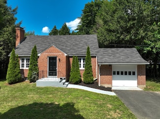 86 Gabb Rd, Bloomfield, CT 06002