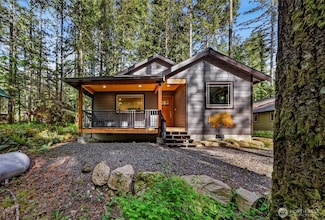 7468 Glacier Springs Dr, Deming, WA 98244