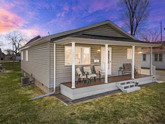 104 Wells St, Houghton Lake, MI 48629