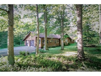 15 Braddock Dr, Ohiopyle, PA 15470