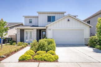 2613 W Mallard Ln, Hanford, CA 93230