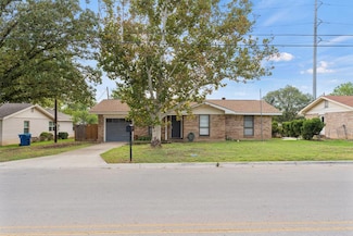 1911 Singing Wind Dr, Kerrville, TX 78028
