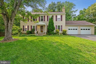 10519 Cambridge Ct, Great Falls, VA 22066