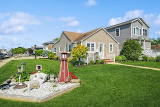203 E Shore Rd, Lindenhurst, NY 11757