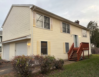 17 Woodworth St, Suffield, CT 06078