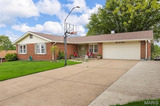 3212 Mamelles Dr, Saint Charles, MO 63301