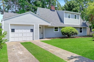17 Windmill Ln, Levittown, NY 11756