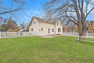 73733 Superior St, South Haven, MI 49090