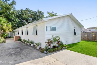 517 State St, Bay Saint Louis, MS 39520