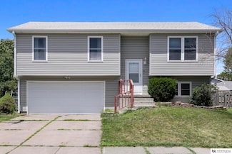 910 Donnie Ln, Lincoln, NE 68522