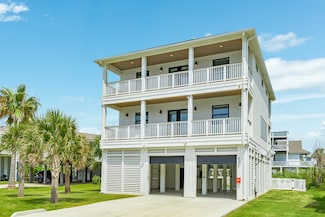 4214 Pirates Dr, Galveston, TX 77554