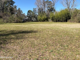 4 Live Oak Cir, Lake Waccamaw, NC 28450