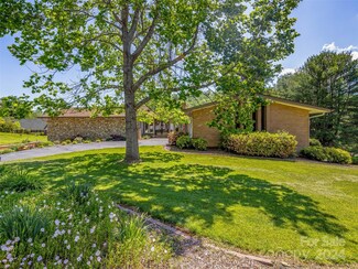 220 Northfield Ct, Hendersonville, NC 28739
