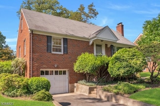 33 Ravine Dr, Hawthorne, NJ 07506