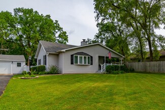 2142 Hawthorne Ln, Waukegan, IL 60087